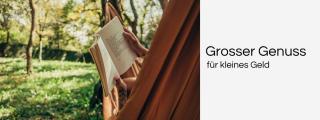 Frau in Hängematte mit Taschenbuch. Header unseres Onlineschaufensters Grosser Genuss für kleines Geld.